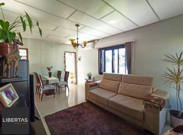 Casa · 65m² · 3 Quartos · 2 Vagas · Casa com 3 quartos espaçosos, 2 banheiros bem distribuídos e 2 vagas de garagem