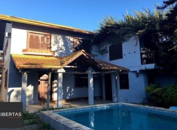 Casa · 365m² · 4 Quartos · 5 Vagas · Casa de 365m² - 4 dormitórios sendo 3 suítes e 5 vagas de garagem no bairro Part