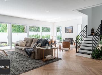 Casa · 450m² · 3 Quartos · 2 Vagas · Casa à venda - em Pedra Redonda