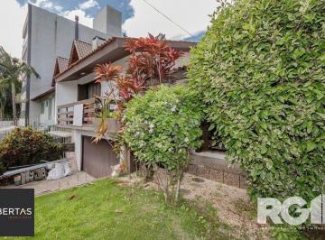 Casa · 240m² · 4 Quartos · 3 Vagas · Casa com 4 dormitórios suite, e amplo patio - Jardim Planalto em frente a praça