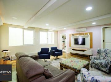 Casa · 235m² · 4 Quartos · 3 Vagas · Excelente casa de 235m² com 4 dormitórios e 3 vagas no bairro Azenha.