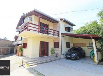 Casa · 332m² · 3 Quartos · 3 Vagas · Duas casas em meio a muita natureza