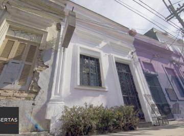 Casa · 116m² · 2 Quartos · Excelente casa de 116m² com  2 dormitórios no bairro Cidade Baixa.