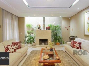 Casa · 330m² · 3 Quartos · 3 Vagas · Excelente casa de 330m² com 3 dormitórios, piscina e 3 vagas.