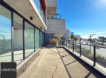 Apartamento · 230m² · 3 Quartos · 4 Vagas · Belíssimo apartamento com projeto diferenciado e vista deslumbrante para o pôr d