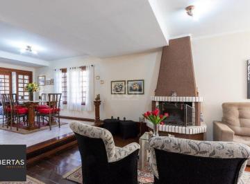 Sala com lareira · Casa a venda com piscina, 4 quartos, sendo 1 suite, 3 vagas