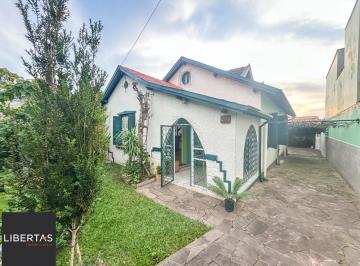 Casa · 300m² · 3 Quartos · 2 Vagas · Casa Residencial com 3 Quartos, sendo 1 suíte e 3 Banheiros, no Bairro Santa Ter