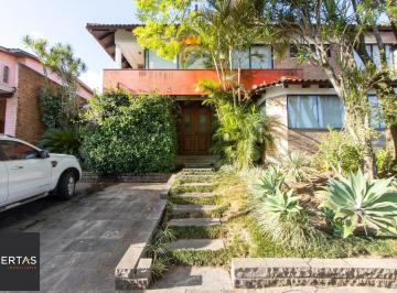 Casa · 445m² · 4 Quartos · 3 Vagas · Excelente Casa em Condominio Fechado com 440,60m Dormitórios, sendo 2 Suítess