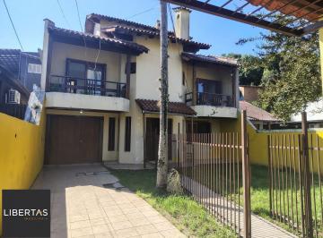 Casa · 280m² · 4 Quartos · 4 Vagas · Casa de 4 dormitórios, 1 suíte e 4 vagas de garagem no bairro Cavalhada.