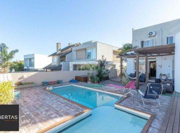 Casa · 174m² · 4 Quartos · 2 Vagas · Casa para Venda com 4 dormitórios no bairro Hípica