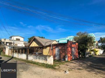 Casa · 90m² · 2 Quartos · 3 Vagas · Casa de esquina no Bairro Camaquã