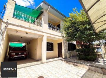 Casa · 230m² · 4 Quartos · 3 Vagas · Excelente casa de 230m² com 4 dormitórios e 3 vagas.