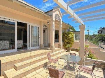 Casa · 360m² · 5 Quartos · 2 Vagas · MAGNÍFICA CASA EM LOCALIZAÇÃO PRIVILEGIADA - TRANQUILIDADE E CONFORTO