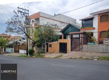 Casa · 70m² · 2 Quartos · 1 Vaga · Terreno bem localizado com chalé e edícula – ótima oportunidade para investir!
