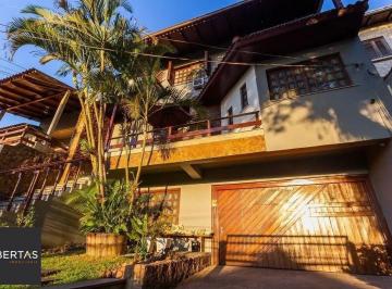 Casa · 360m² · 6 Quartos · 5 Vagas · Casa espaçosa com 6 dormitórios e vista incrível no Cristo Redentor
