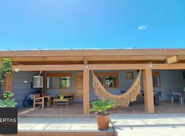 Casa · 184m² · 3 Quartos · 3 Vagas · Casa com 04 dormitórios e piscina na praia de Imbé/ RS.