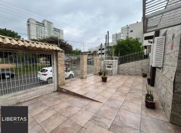 Casa · 139m² · 3 Quartos · 6 Vagas · Duas casas no mesmo terreno – conforto, espaço e excelente localização!