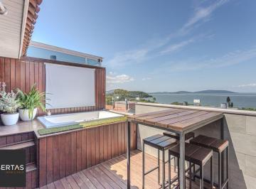 Casa · 230m² · 3 Quartos · 2 Vagas · Casa com 3 suítes, Jacuzzi e vista panorâmica para o Guaíba