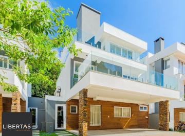 Casa · 295m² · 3 Quartos · 4 Vagas · Viva o Privilégio de Ter o Guaíba como Quintal
