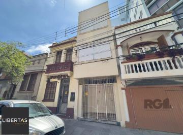 Casa · 190m² · 4 Quartos · 1 Vaga · CASA COM 4 DORMITÓRIOS E PÁTIO COM CHURRASQUEIRA NO CENTRO HISTÓRICO