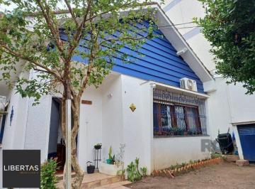Casa · 232m² · 3 Quartos · 4 Vagas · Casa averbada, ampla e ensolarada!