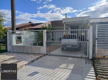 Casa · 69m² · 2 Quartos · 3 Vagas · Casa de 2 dormitórios, com banheiro social, e um living em 2 ambientes, com banh