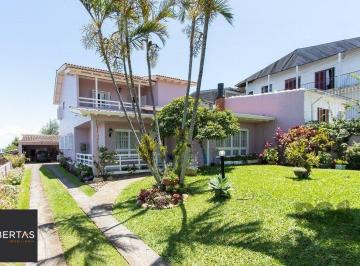 Casa · 284m² · 4 Quartos · 5 Vagas · Casa com 4 quartos, suíte, churrasqueira, lareira, garagem coberta e lindo jardi