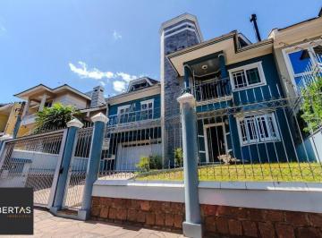 Casa · 240m² · 4 Quartos · 4 Vagas · Casa de 4 dormitórios, sendo 1 suíte e 4 vagas de garagem em Canoas.