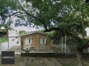Casa · 155m² · 3 Quartos · 2 Vagas · Casa de alvenaria, 03 dormitórios próximo a Av. Teresópolis