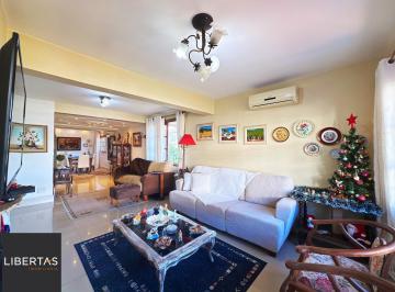 Casa · 185m² · 3 Quartos · 3 Vagas · Casa em condomínio bairro Tristeza, com 185m² privativos.