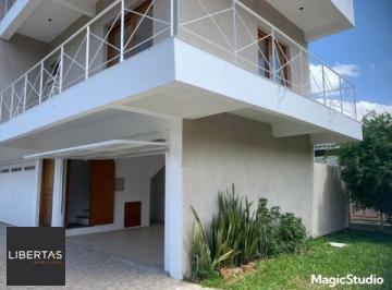 Casa · 194m² · 3 Quartos · 2 Vagas · Casa de 3 Pavimentos com Sacadas, Lareira e Espaço Gourmet
