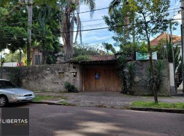 Casa · 350m² · 4 Quartos · 5 Vagas · Ampla casa com pátio Bairro Teresópolis