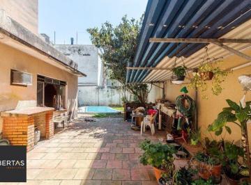 Casa · 262m² · 3 Quartos · 4 Vagas · Casa de 3 dormitórios no bairro Santa Cecília
