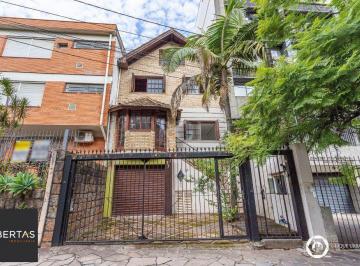 Casa · 330m² · 4 Quartos · 2 Vagas · Casa para Venda - 330m², 4 dormitórios, sendo 3 suites, 2 vagas - Petrópolis