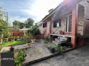 Casa · 320m² · 4 Quartos · 2 Vagas · Casa com 4 quartos e 2 lareiras no bairro Belém Velho