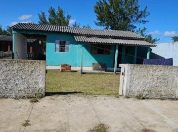 Casa · 63m² · 2 Quartos · 3 Vagas · Casa 2 dormitorios a uma quadra do mar!!