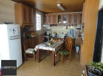 Casa · 250m² · 4 Quartos · 2 Vagas · Casa para Venda - 250m², 4 dormitórios, sendo 1 suites, 2 vagas - Petrópolis