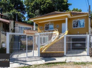 Casa · 149m² · 3 Quartos · 3 Vagas · Sobrado à venda no Bairro Medianeira, reformado, 3 quartos, lareira, churrasquei