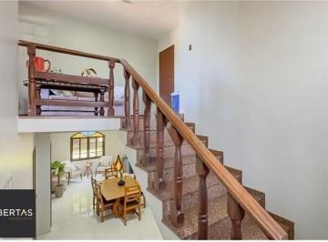 Casa · 208m² · 4 Quartos · 2 Vagas · Casa térrea com 4 dormitórios, suíte e 2 vagas.