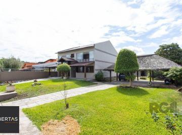 Casa · 256m² · 4 Quartos · 3 Vagas · Com 4 dormitórios, incluindo uma suíte, é perfeita para acomodar toda a sua famí