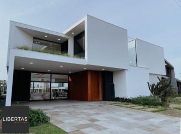 Casa · 434m² · 6 Quartos · 2 Vagas · MAGNÍFICA MANSÃO A BEIRA LAGO NO COND. ENSEADA - 6 SUÍTES, 8 BANHEIROS E 2 VAGAS