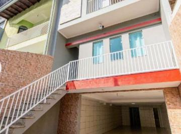 Casa de 3 quartos, Santo André · Sobrado com 249m², 3 dormitórios (1 suíte), 6 vagas e área gourmet.