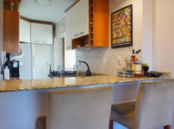 Apartamento de 2 quartos, Porto Alegre · Apartamento bem iluminado e arejado, com vista para o bairro