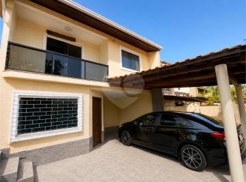 Casa de 3 quartos, Curitiba · sobrado de esquina 03 dormitórios 041 99710 46 52