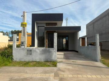 Casa de 2 quartos, Capão da Canoa · Casa de 81m² com 2 quartos sendo 1 suíte à venda em Capão Novo