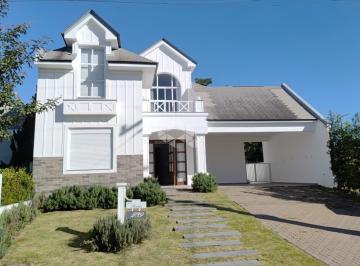 Casa · 243m² · 3 Quartos · 2 Vagas · Casa com 03 suítes, em condomínio fechado!