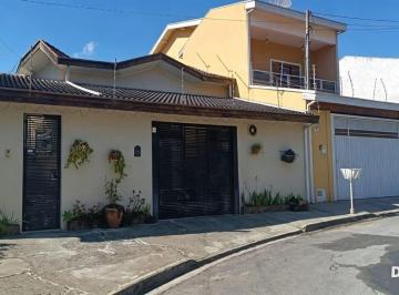 Casa · 104m² · 3 Quartos · 4 Vagas · Casa no Jardim Nova República