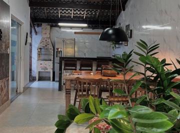 Casa de 3 quartos, Lauro de Freitas · Casa pra aluguel no Foz do Joanes, 3 suítes, varanda gourmet, energia solar