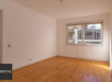 Apartamento · 41m² · 1 Quarto · Apartamento no Centro de 1 dormitório DESOCUPADO