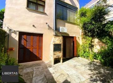 Casa · 270m² · 4 Quartos · 3 Vagas · Casa sobrado no bairro Petrópolis de 4 dormitórios e 3 vagas para alugar